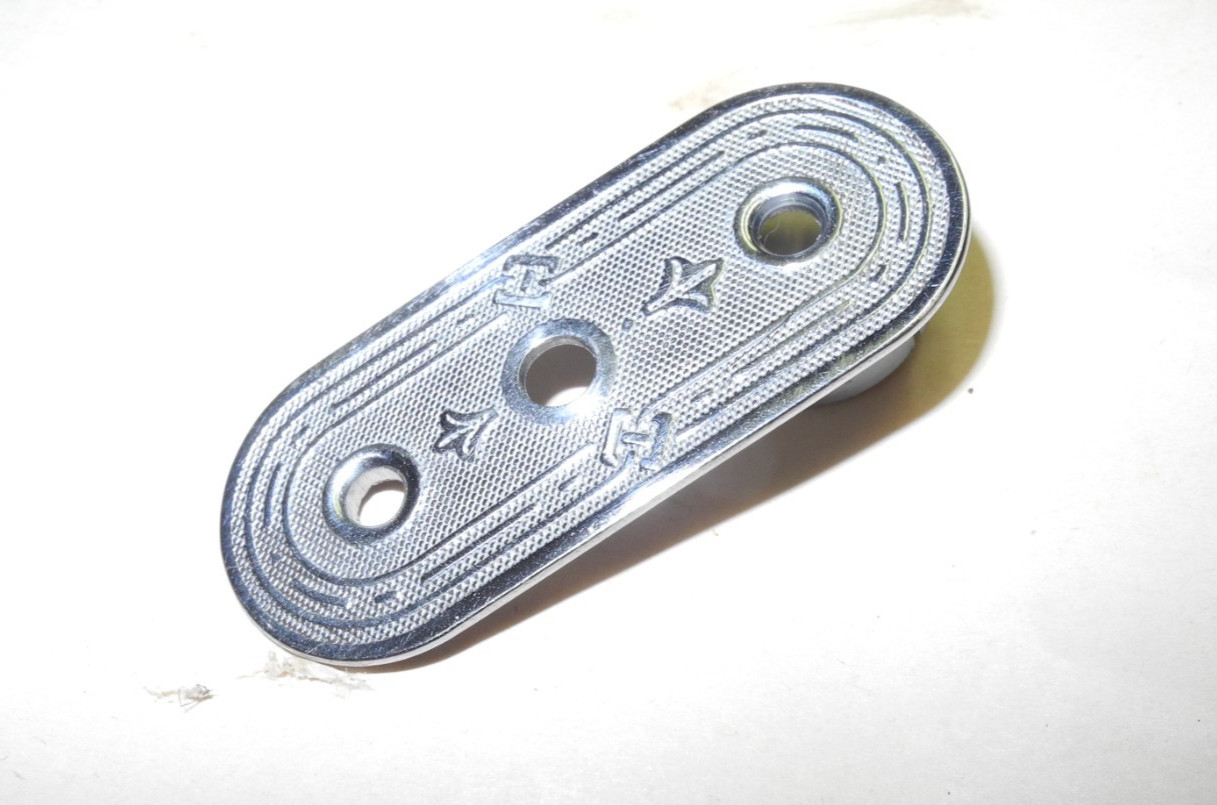 VINTAGE SINGER SEWING MACHINE #201 SCROLL SPOOL PIN PLATE, PIN AND FELT PAD,