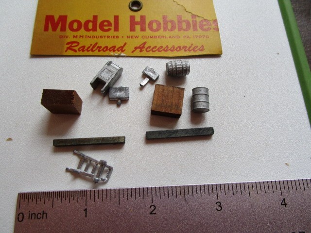 Model Hobbies Station Accessory Set, Vintage - Details Below