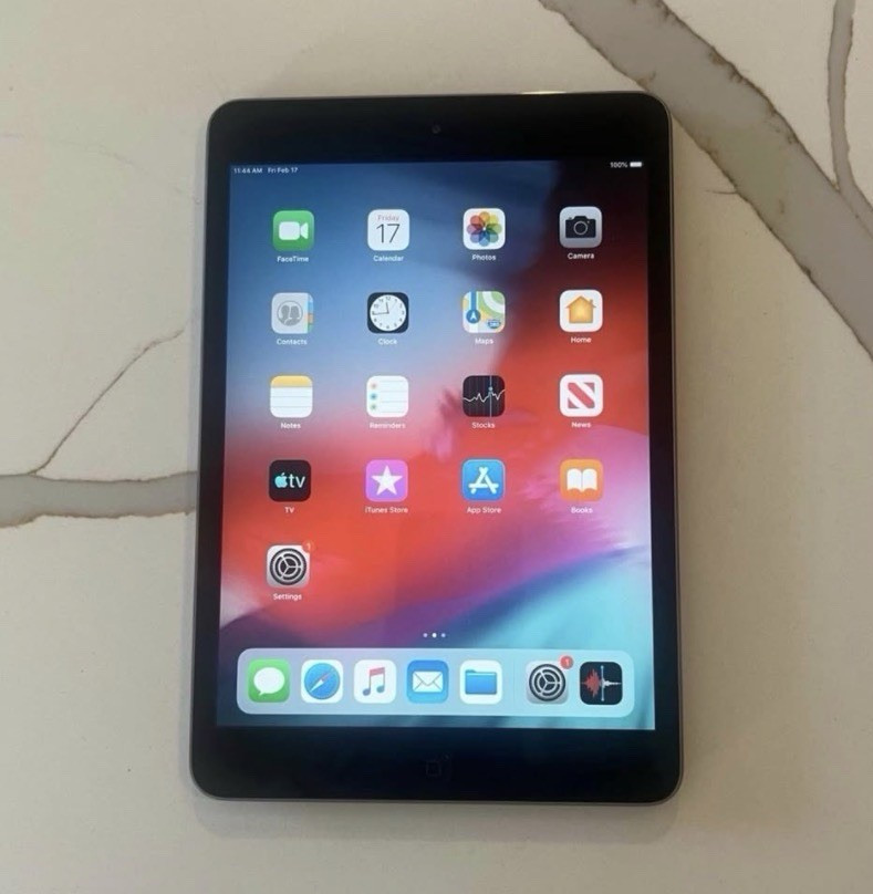 Apple iPad mini 2's 32GB Bundle of TWO