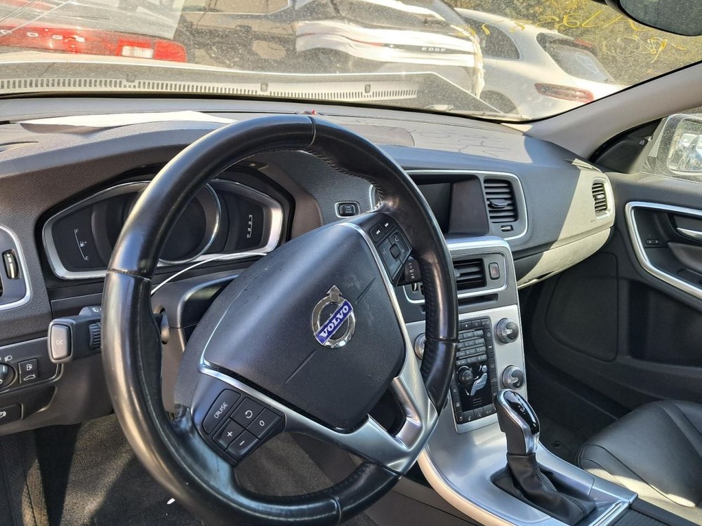 S60 2018 Glove Box 4843758