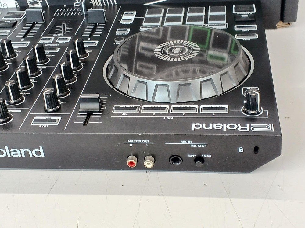 Roland DJ-202 2CH 4-Deck DJ Controller Serato USB Bus Powered Performance Pads