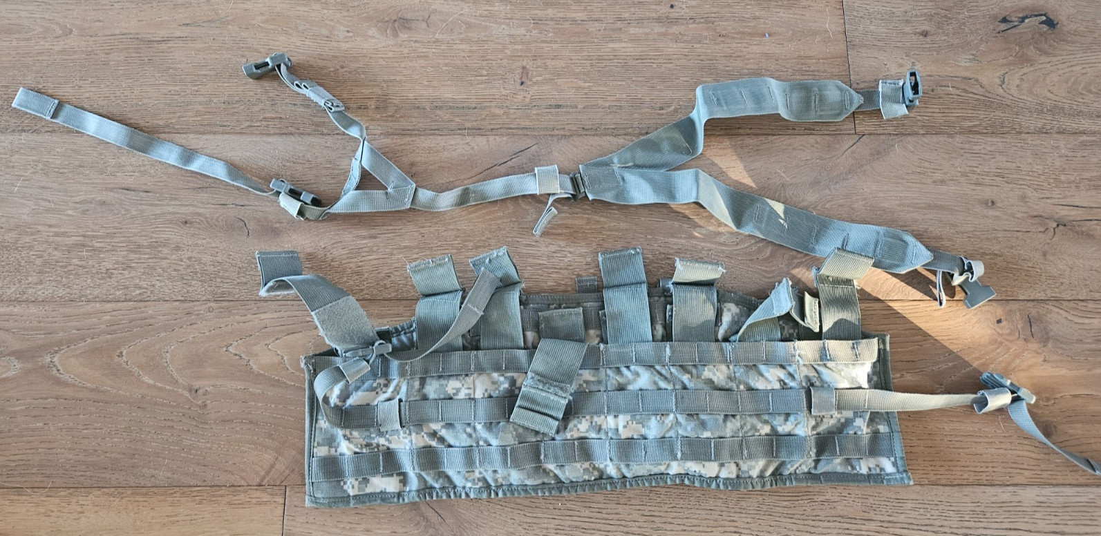 USGI ACU Digital Camo Tactical Assault Panel (TAP) Molle Chest Rig Vest Kit