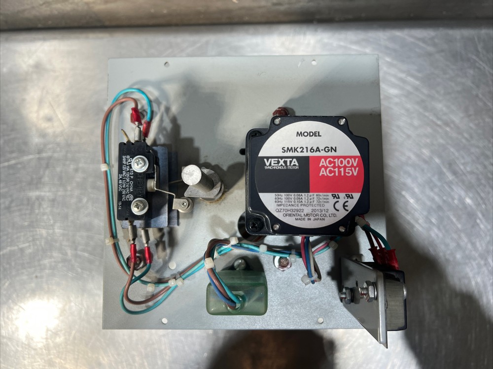 Nos Surplus Staco industrial variable motorized transformer model 30m1010b