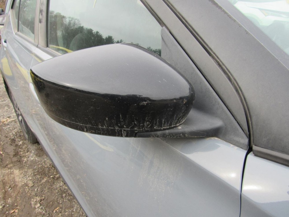 KICKS 2021 Glove Box 1009785