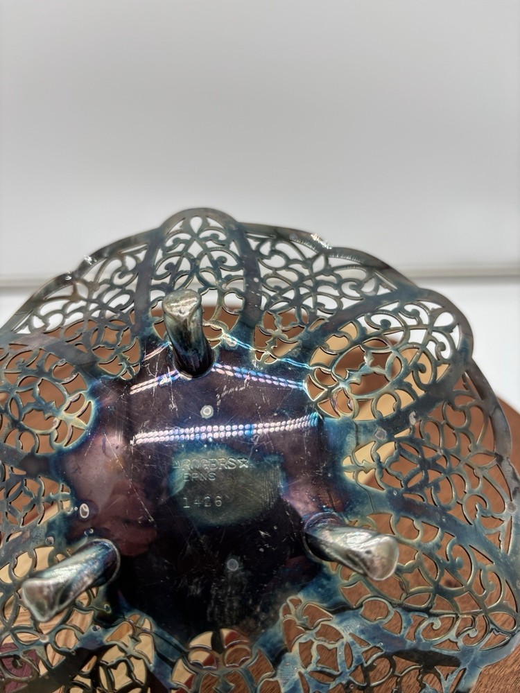 W .Rogers Small Silver Plated Wave Edge 1486 Footed Candy Dish with handle