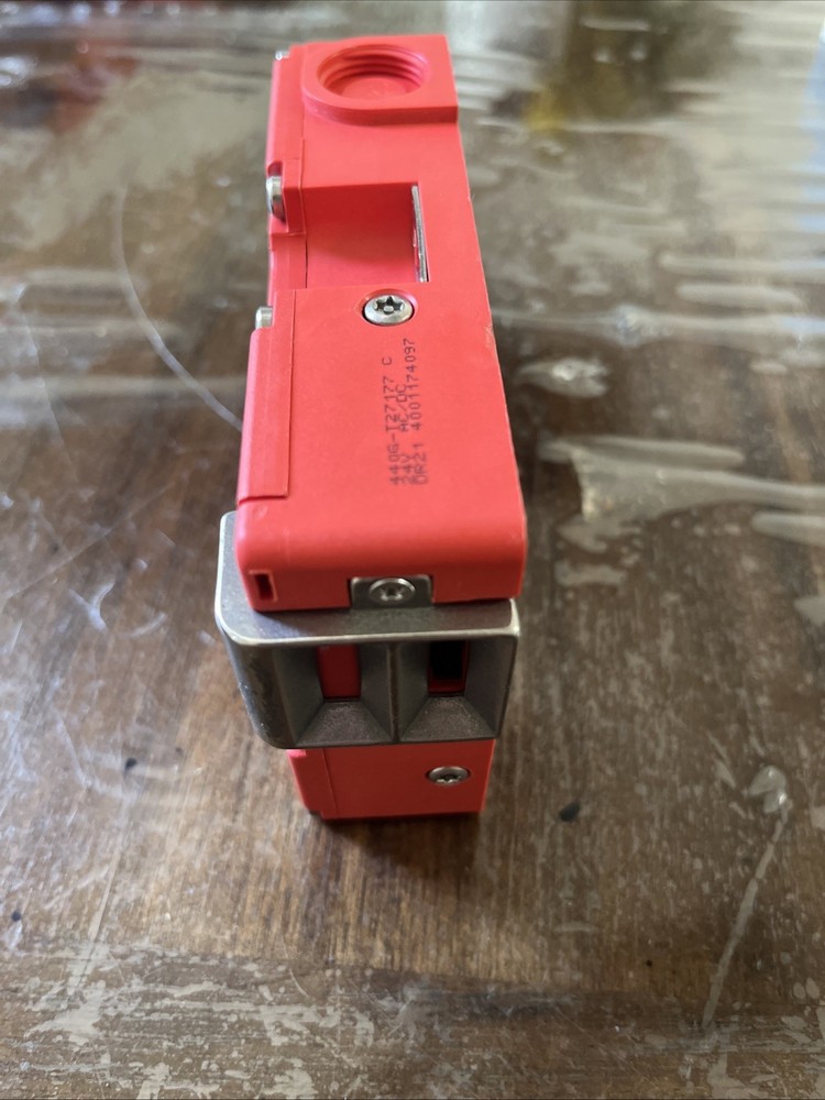 Allen Bradley TLS2-GD2 Guard Master Safety Interlock Switch