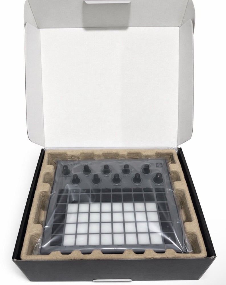 Novation Circuit Rhythm Digital Sampler 32 Pad Triggers Distortion Effects