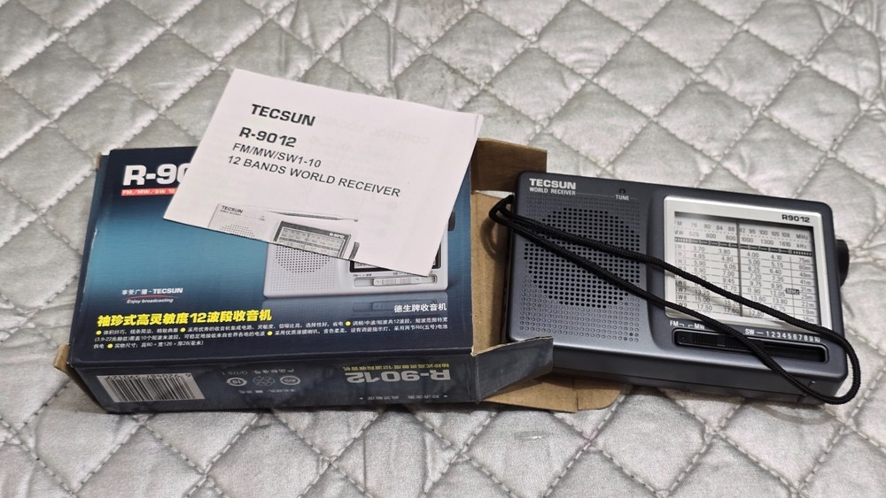 Tecsun Communications Receiver R-9012 - Nice!