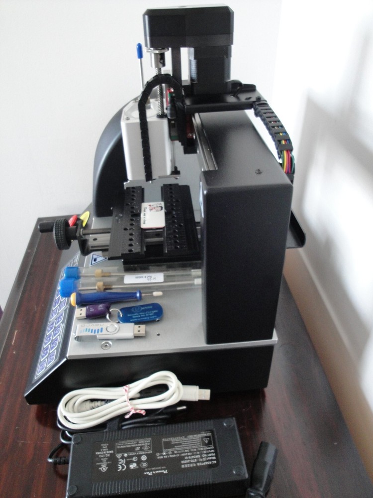 U-MARQ GEM-TX5 Engraving Machine