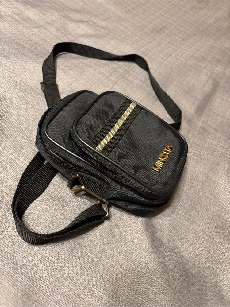 Minolta Small padded zip up Nylon Camera Case/ adjustable shoulder strap-Loop