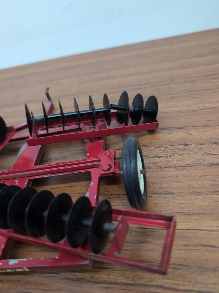 1/16 Ertl Farm Toy Cockshutt Disk