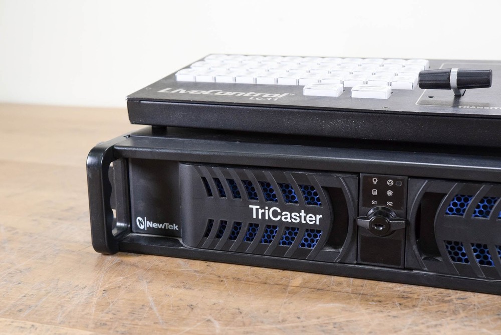 NewTek TriCaster TCXD455 Video Switcher w/ TCXD455 CS CG00S5Z