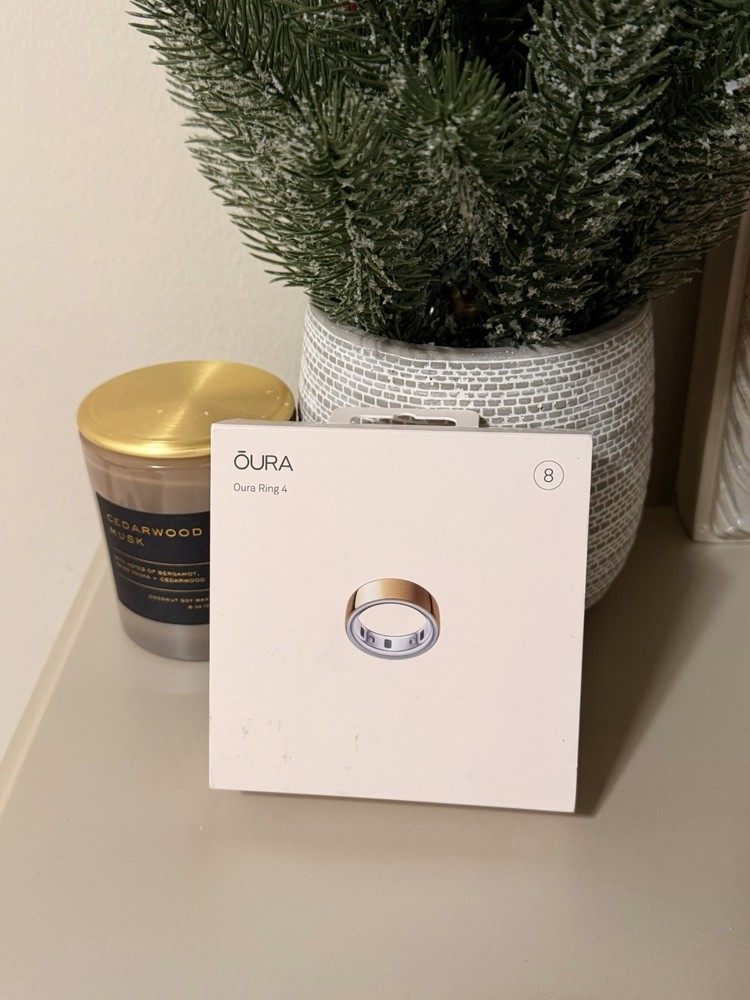 Oura Ring 4 Gold - Size 8