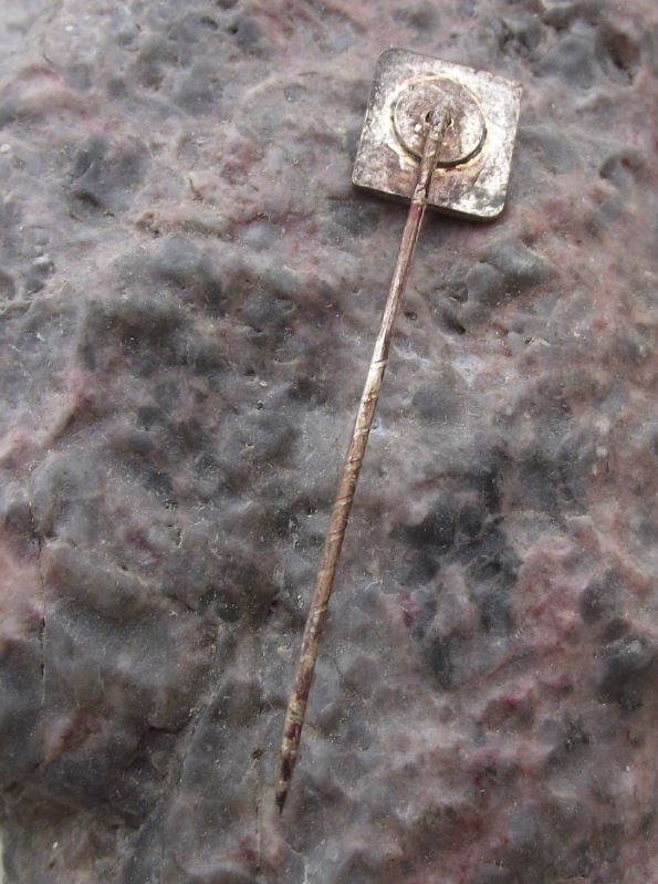 Honeywell Vintage Computer Mainframe Consumer Electronics Technology Pin Badge