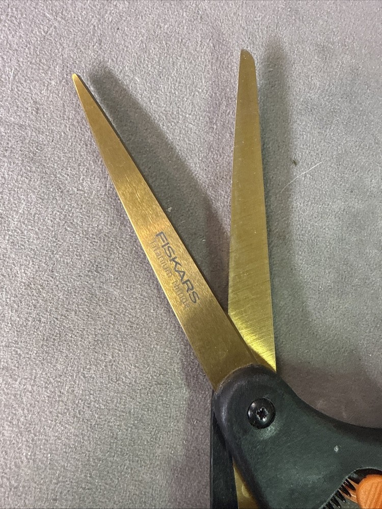 Fiskars Softouch Microtip Pruning Snips With Safety Lock