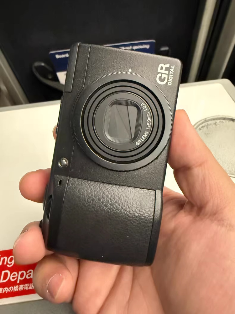 Ricoh GR Digital II GRD2 Compact Digital Camera