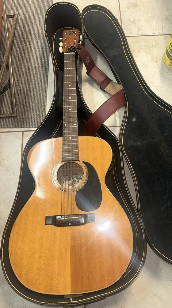 Conqueror Classical 6 String Guitar W/Hard Case