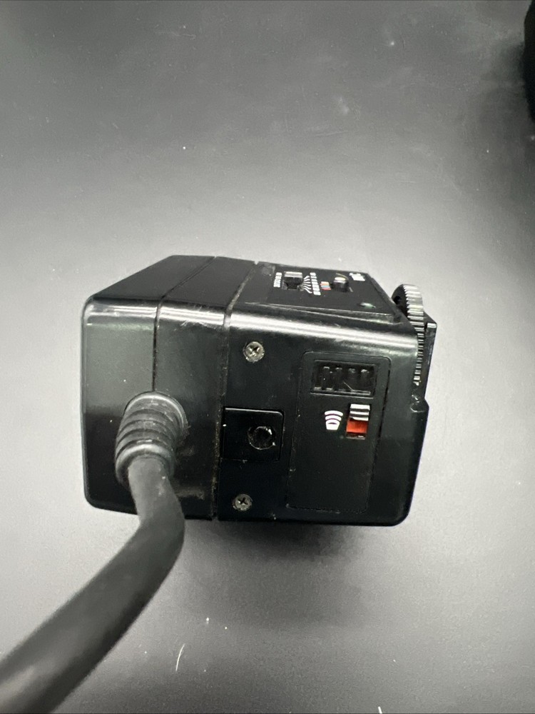 Vivitar 3900 Auto Thyristor and Remote Sensor Flash Untested