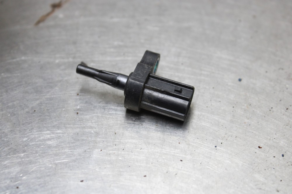09-15 SUZUKI Gladius SFV 650 Air Temperature Temp Sensor
