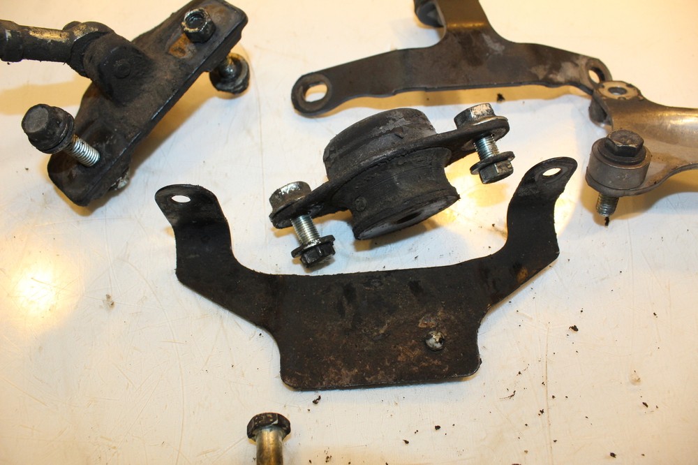 2008 Harley-Davidson Electra Glide Engine Motor Mount Bracket Bolt