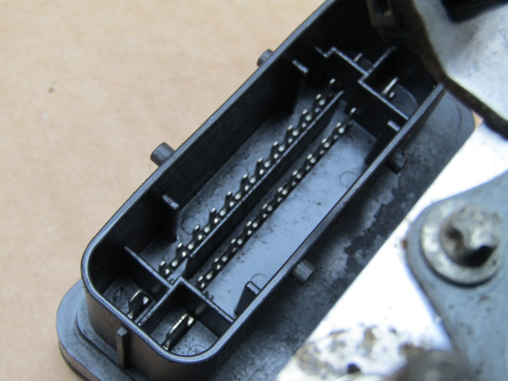 BMW S1000RR 2012 ABS pump control unit module (5562)