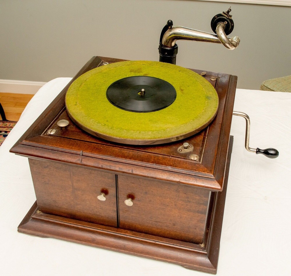 Vintage VICTOR Model VV-VI Talking Machine Tabletop Phonograph