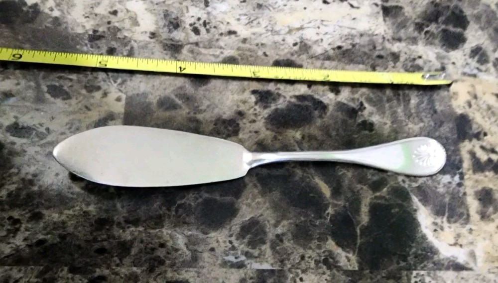 WM A ROGERS/ONEIDA ANTIQUE c1898 SHELL TINY SILVERPLATED MASTER BUTTER KNIFE 🧈