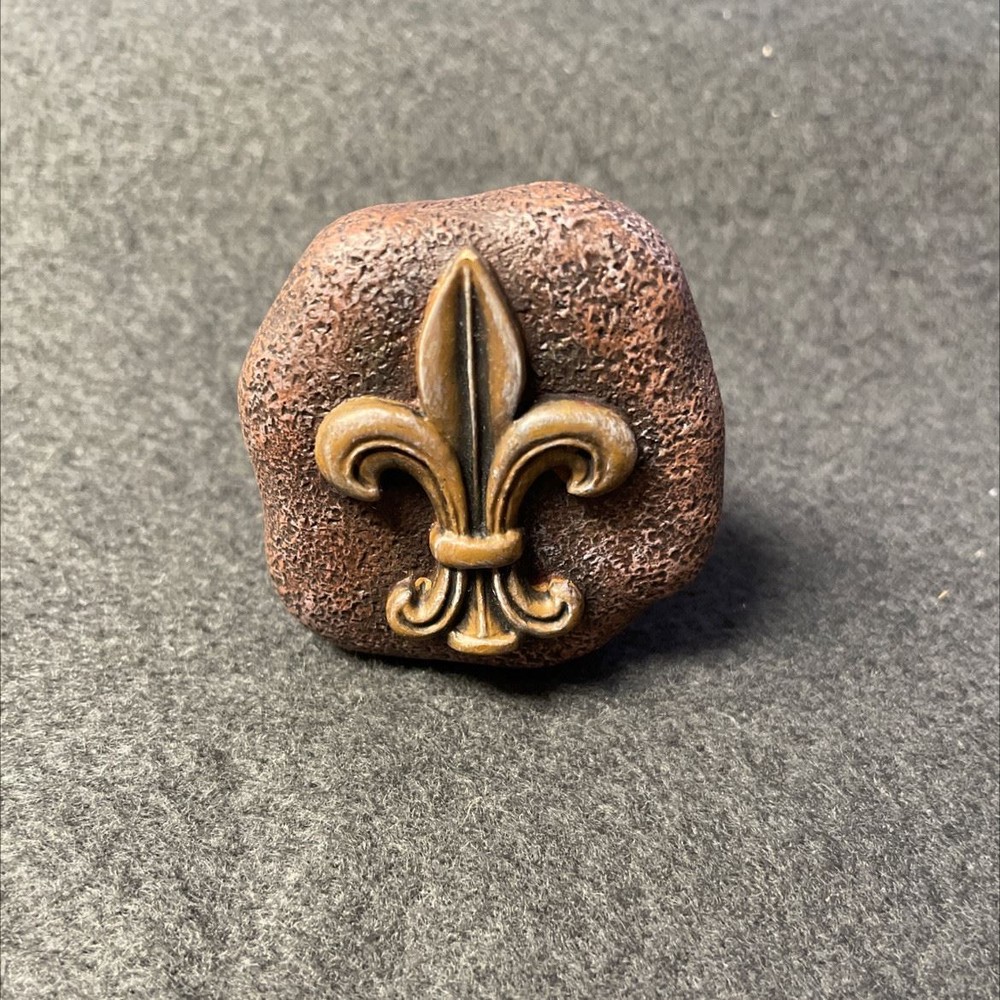 (12-Pack) Assorted Faux Stone Fleur De Lis Knobs