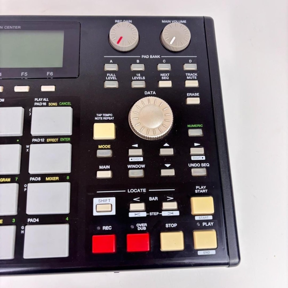 AKAI Professional MPC1000 Sampler Sequencer Effector 32MB