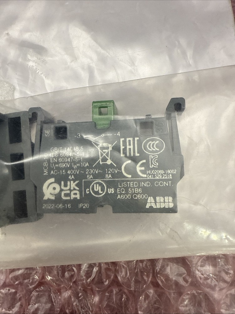 ABB Selector Switch 1SFA611201R1006 M2SS2-10B - 2-Position Kit NEW