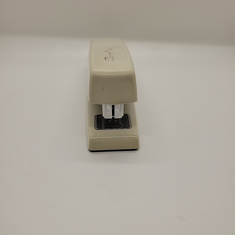 Swingline Model 545 Alabaster Desk Stapler Light Duty Office