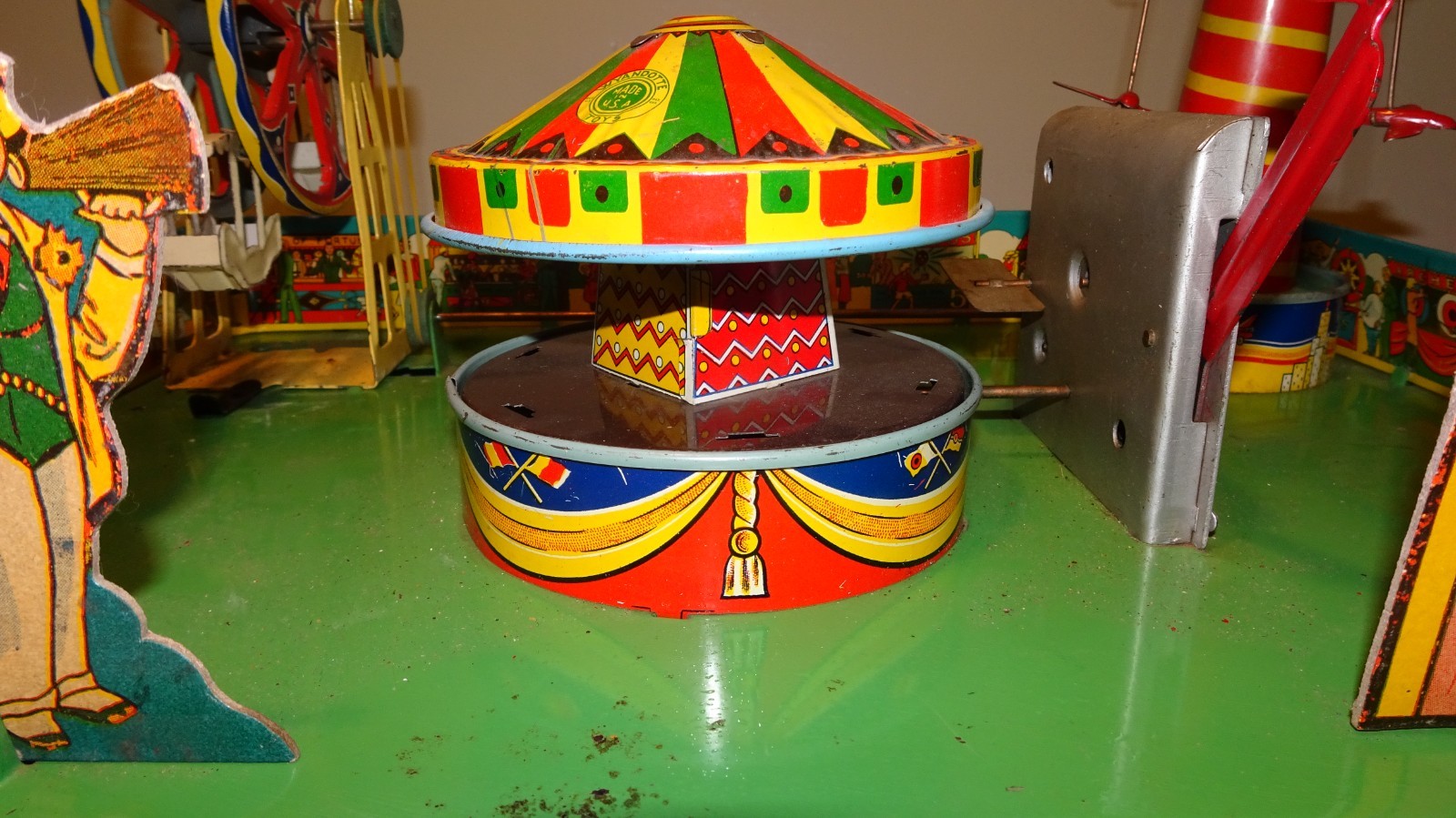 Vintage Wyandotte lever windup Carnival Toy from the '30's with box