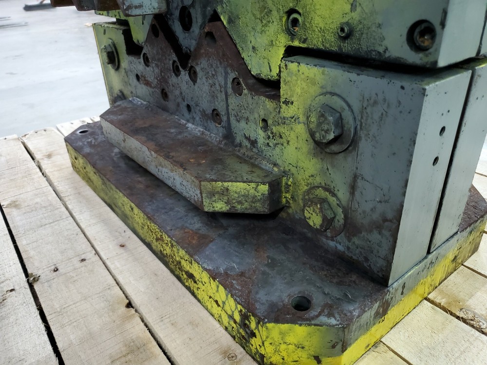 3" x 3" DOUBLE HYDRAULIC ANGLE IRON SHEAR, AS-IS