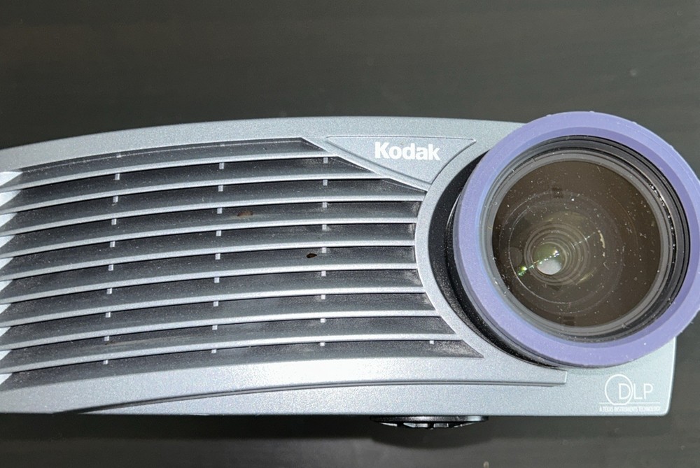 KODAK DP 900 Digital Projector with Remote Control and Case Excellent Condition