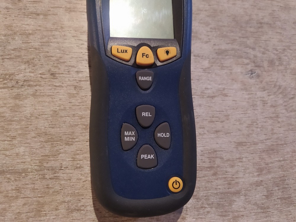 PCE INSTRUMENTS PCE-172 LIGHT METER