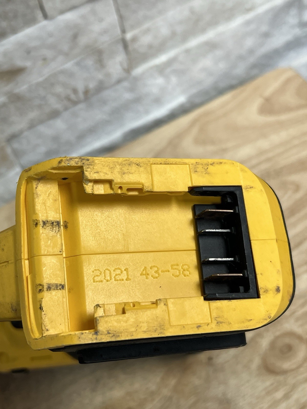 DEWALT DCPR320B 20V MAX 1.5" Pruner - FOR PARTS OR REPAIR