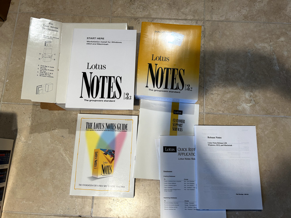 Lotus notes 3.3 release Fall 1994 manuals. Notes CD not included.