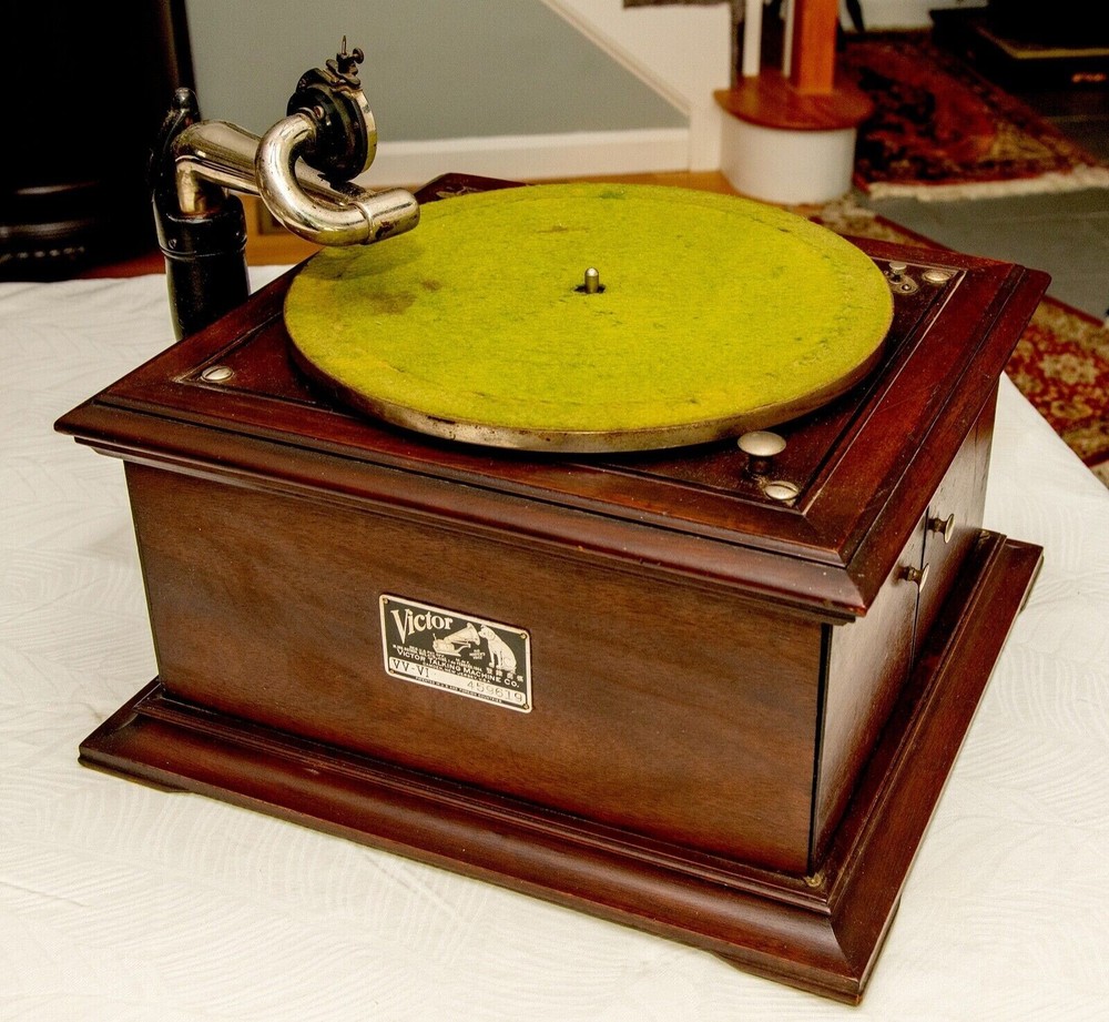 Vintage VICTOR Model VV-VI Talking Machine Tabletop Phonograph