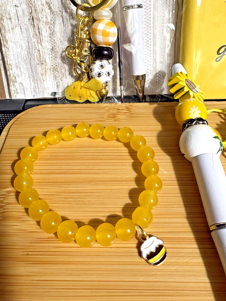 2 HANDMADE BEAD PENS & 2 BEAD KEY CHAINS-& INK REFILL ea & Note Pad & box