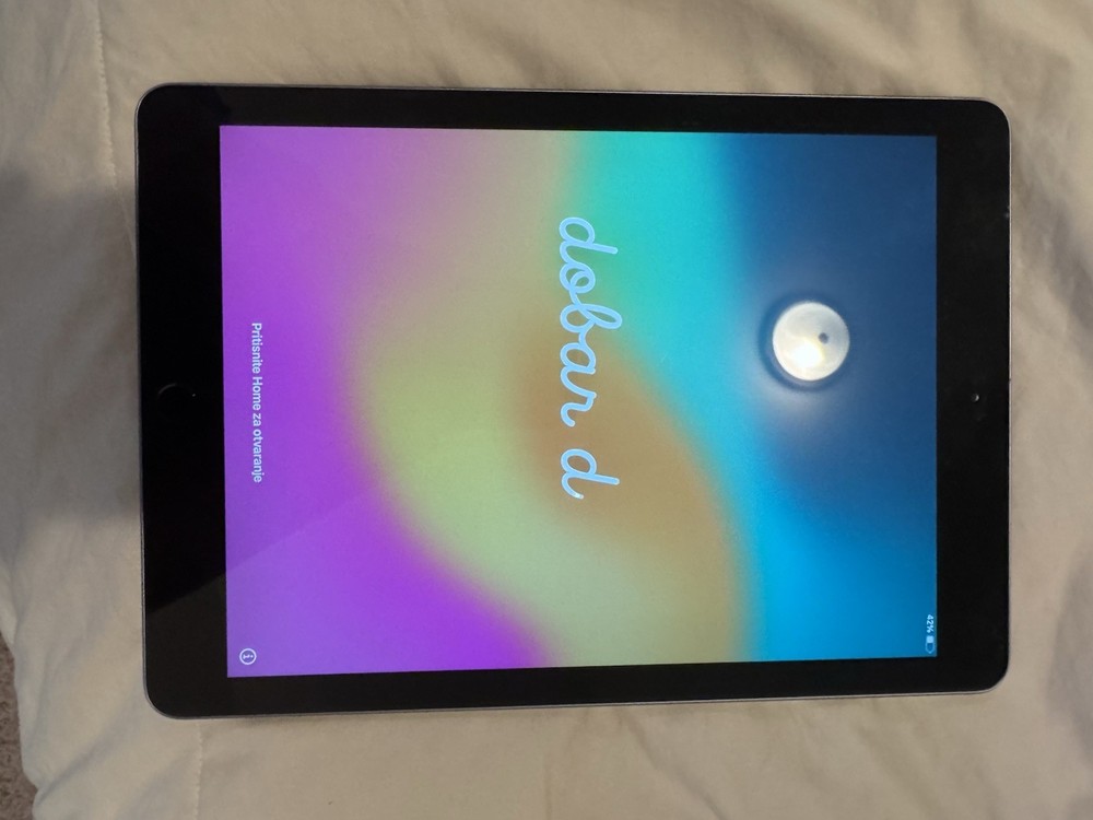 iPad (6th) Gen 32 Gig. Working Used. Space Gray. Solid Kids Tablet.