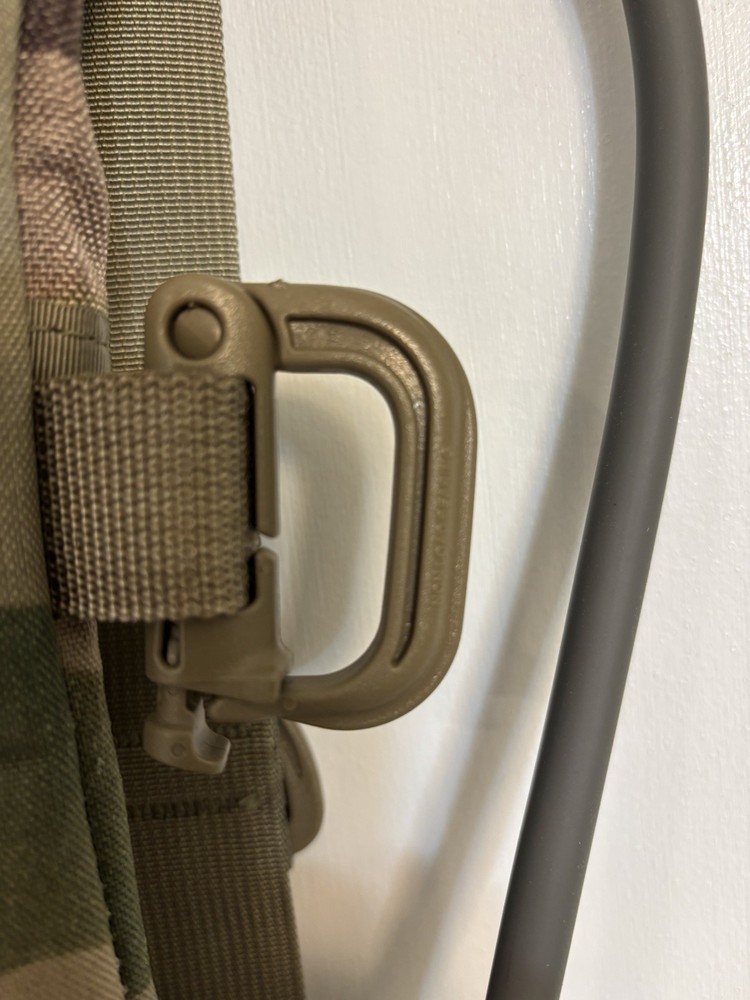 US Army Issues Molle 11 Hydration System Carrier - New