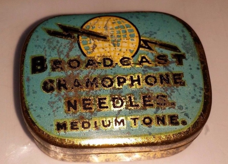 PG106 - BROADCAST MEDIUM Gramophone Box with Empty Gramophone Tips