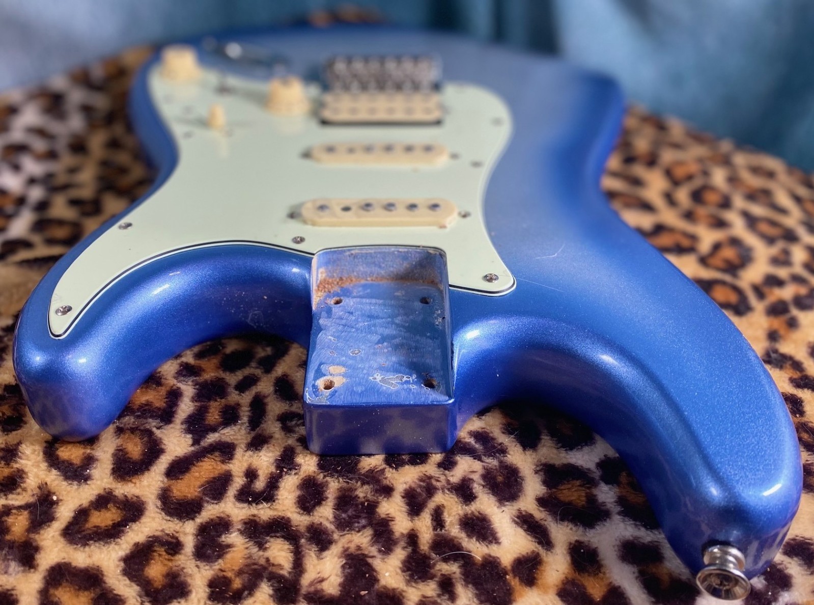 Metalic Skyburst Loaded Stratocaster Alder Fender Replacement Body. +Neck Plate