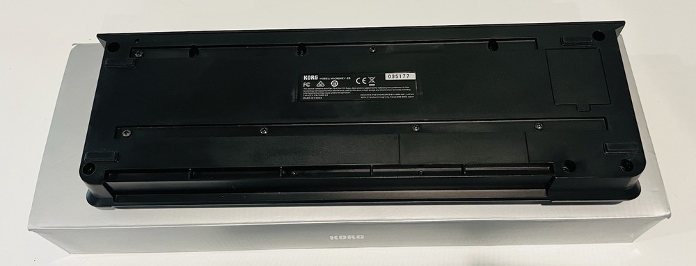 KORG microKEY-25 USB Powered MIDI Keyboard Controller + USB Cable (Not Wireless)