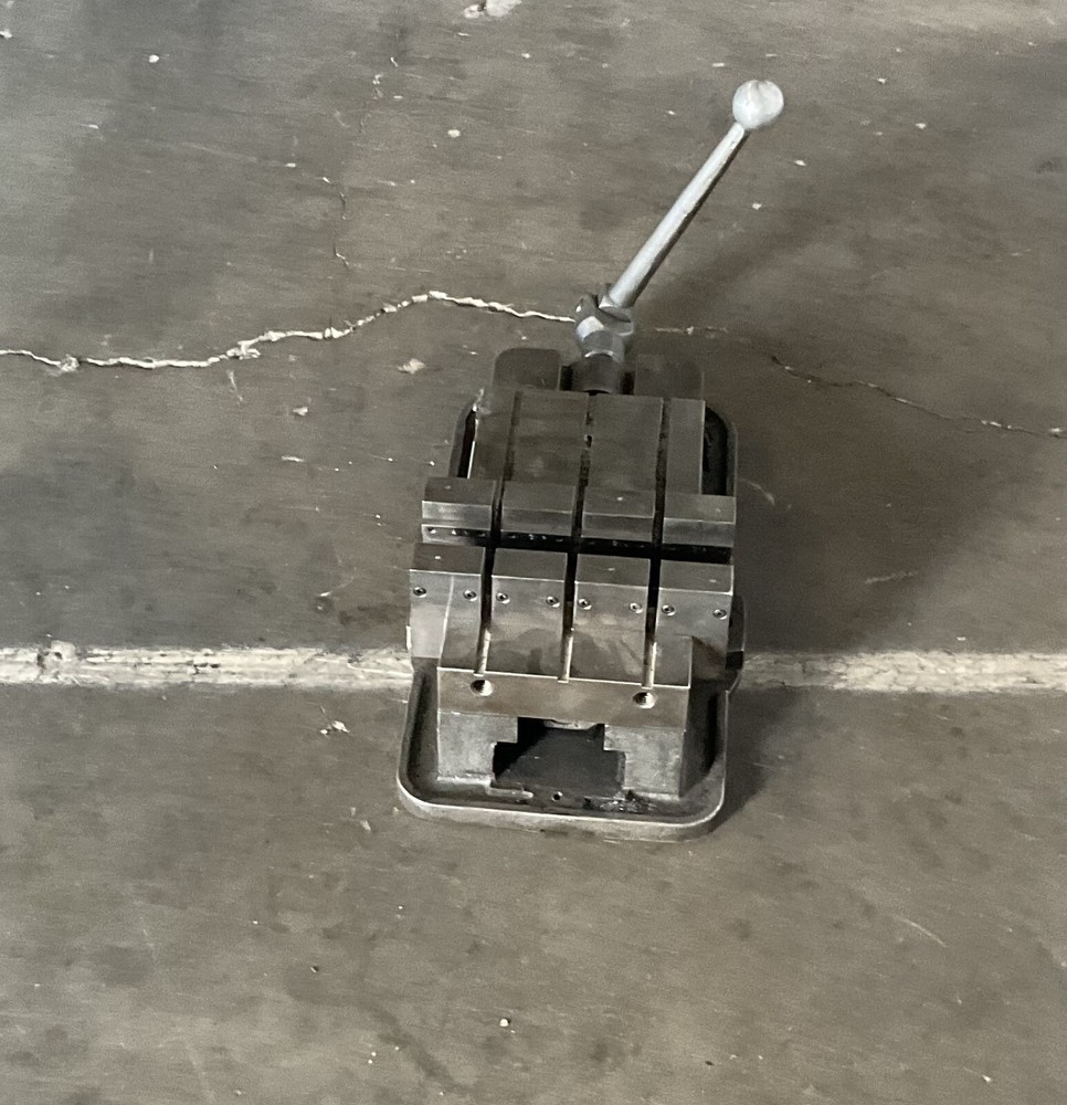 ANGLOCK 6' MILLING MACHINE VISE WITH HANDLE, D60-1