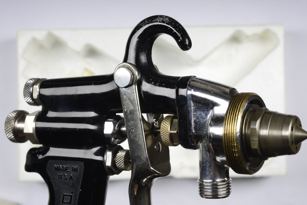 BINKS MODEL 7 spray gun. Excellent condition.