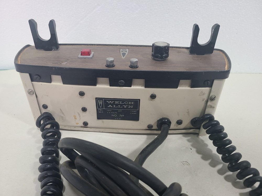 Welch Allyn Wall Transformer Model 749, Powers Up, AS IS UNTESTED