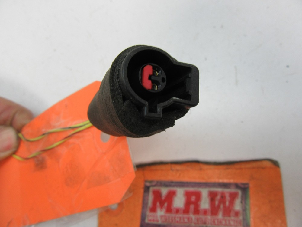 WIRE PLUG CONNECTOR OFF FRONT ABS WIRE WHEEL SPEED SENSOR HARNESS END CLIP