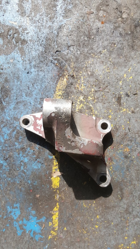 MACK VOLVO D13 ENGINE MOUNTS (Left side) 20908865