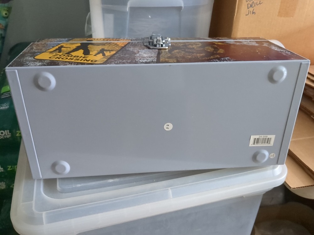 SAINTY #24-059 ZOMBIE METAL TOOL BOX - BRAND NEW